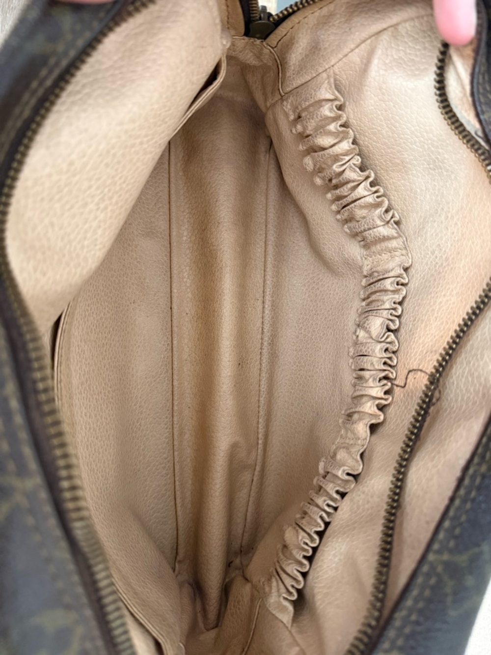 Louis Vuitton Monogram Trousse 28 toilette - Picture 8 of 12